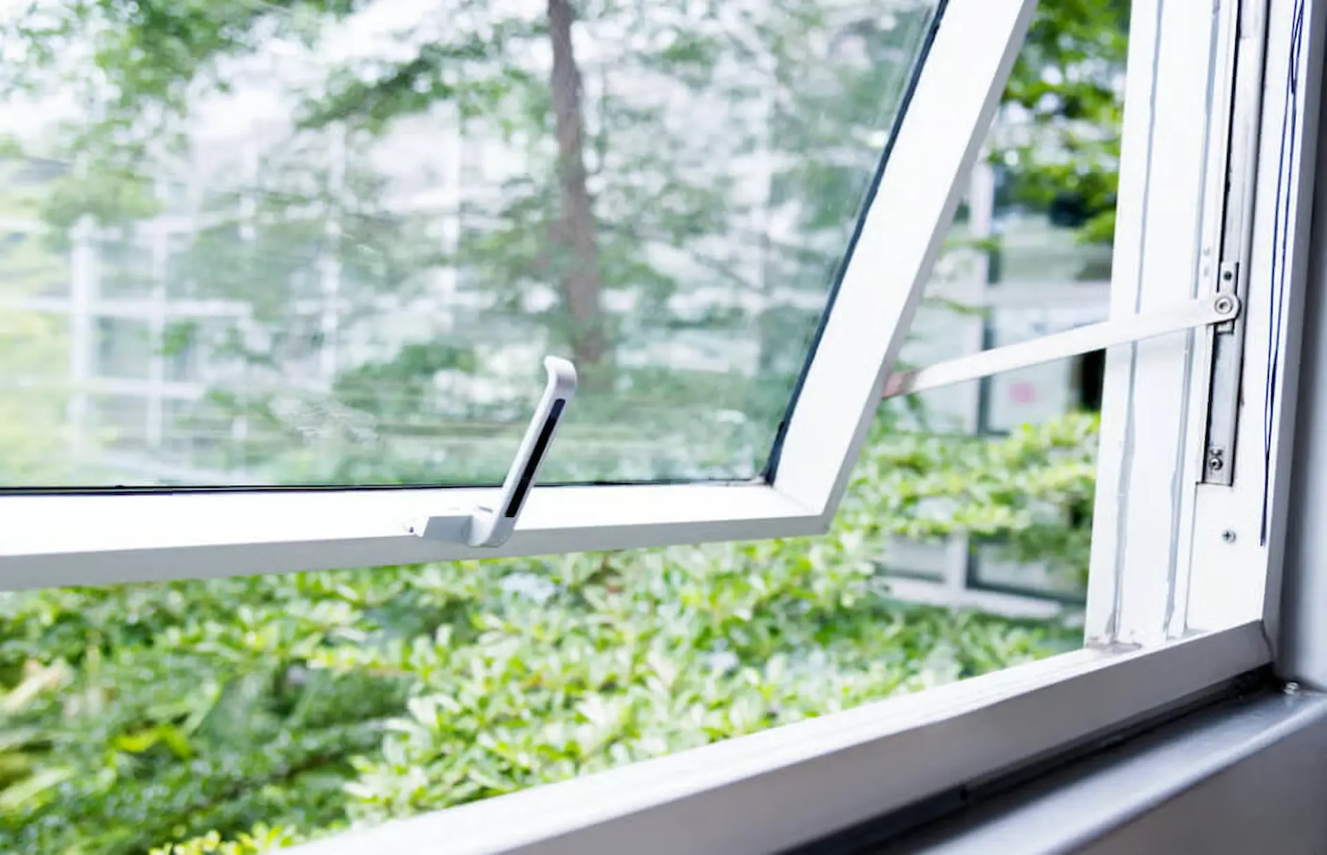 Nach außen öffnende Fenster